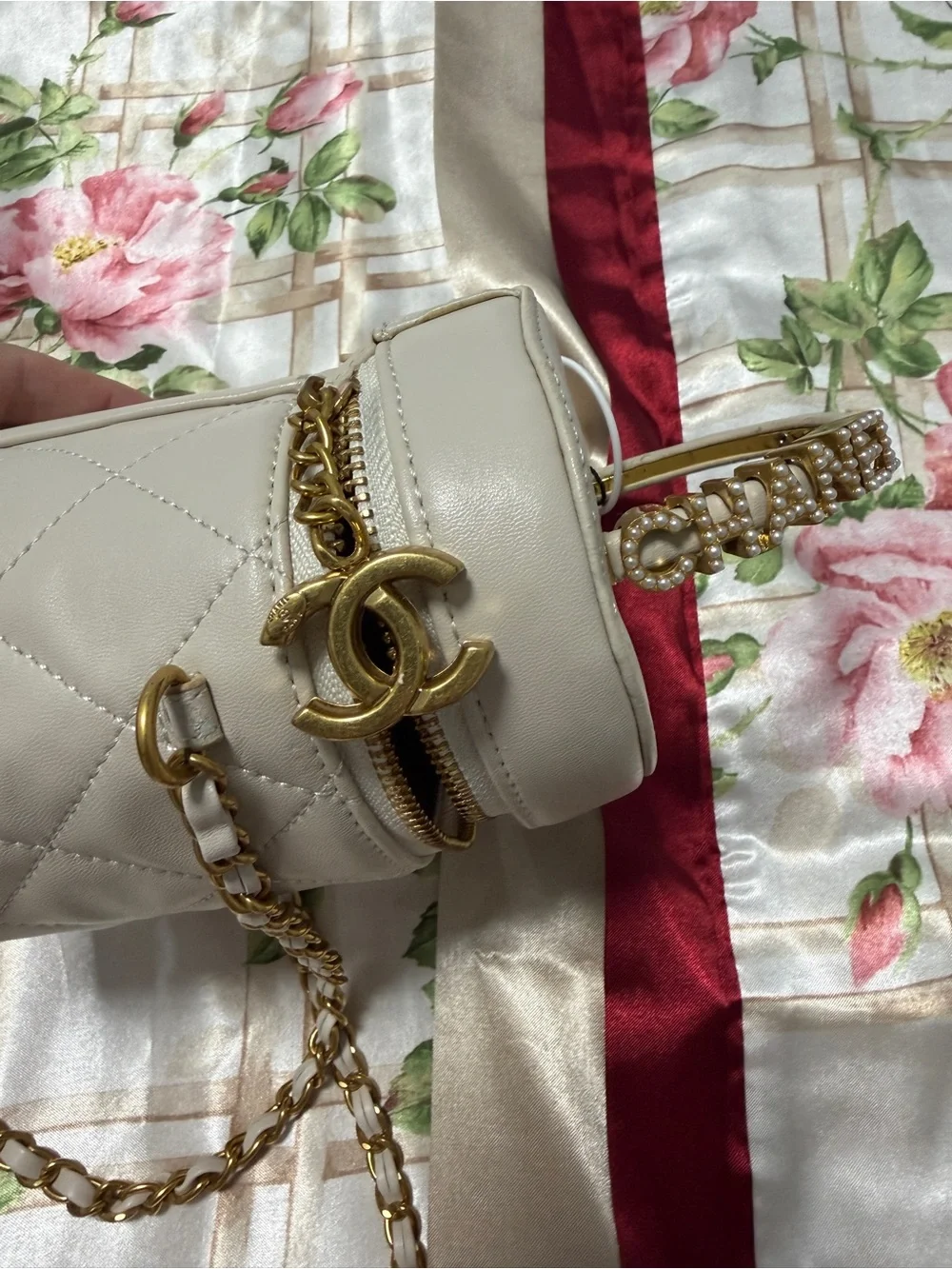 Saks Fifth Avenue Cream Quilted Mini Bucket Bag with Gold Hardware - Picture 4 of 8